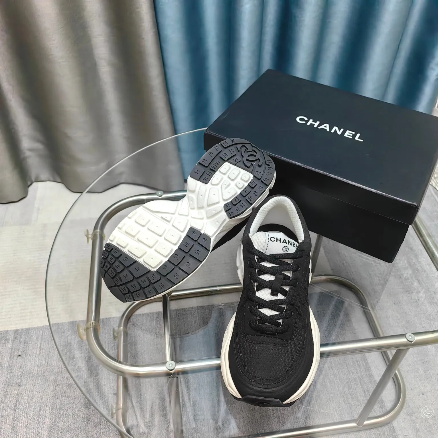 p680🐮🐮Chanel Chanel dad shoes, men and women couples - 2025 counter top casual sports shoes This classic design; the upper is electro-embroidered with a variety of techniques; the outsole is fashionable and sporty; it is unusual to incorporate a variety of color matching elements... The diversified mix and match is very beautiful and versatile, casual, fashionable, sports and outdoor can be taken into account... ꫛꫀꪝ Go➫ Material: ❶Upper is made of: Original imported first-layer silk cowhide + original waterproof cloth + original first-layer cowhide ❷Inner lining: original sheep lining + mesh ❸Outsole based on: original TPU combination outsole Special counter boutique packaging complete set for women 35–41